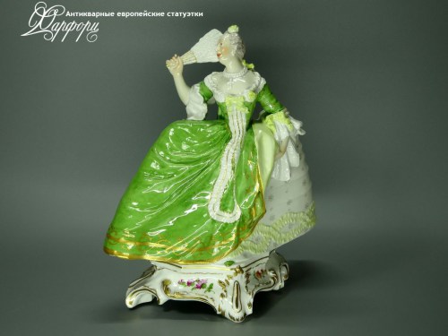 Купить фарфоровую статуэтку Nymphenburg Дама с веером